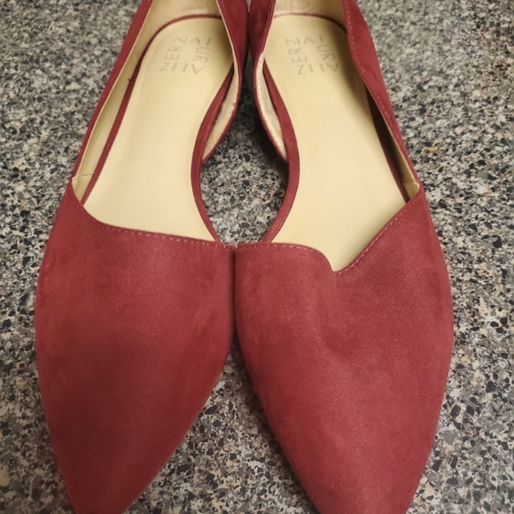 Flats - Picture 2 of 5